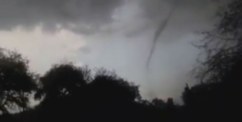 Tornado sorprende a los habitantes de Villa Corona, Jalisco