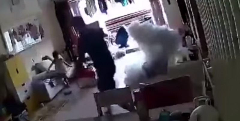 #Video Explota un patín eléctrico dentro de una casa