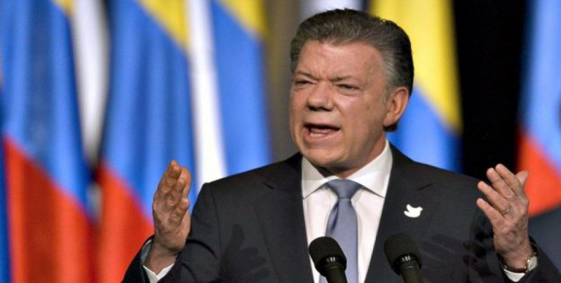 Santos dice tener cosas más importantes que hacer que conspirar contra Maduro