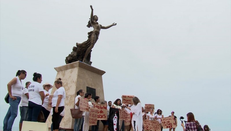 Se manifiestan contra feminicidios