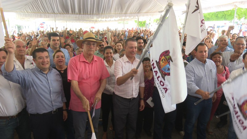 Dan banderazo de construcción del pluvial en la calle Leyva y centenario