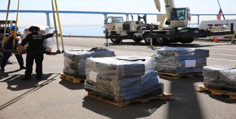 Guardia Costera de EE.UU. desembarca 7 toneladas de cocaína interceptada