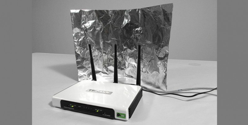 ¿Usar papel aluminio sirve para mejorar tu señal de Wifi?