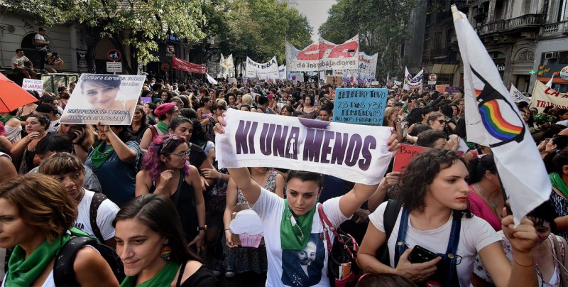 Presidente de Perú apoya marcha de mujeres contra la violencia y corrupción