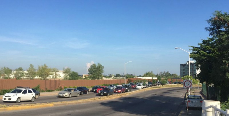 Tráfico vehicular por el Boulevard Miguel Tamayo Espinoza de los Monteros