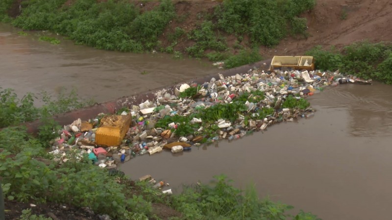 Basura principal causante de inundaciones en Los Mochis