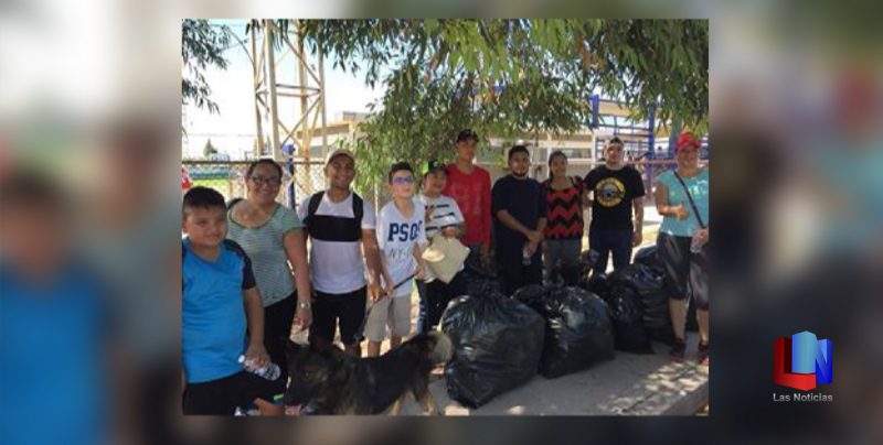 En Navojoa, Ciudadanos limpian Unidad Deportiva