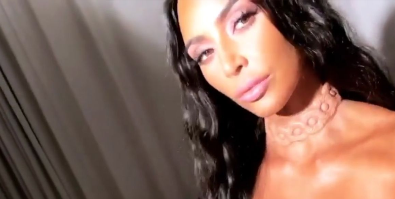 Kim Kardashian se implanta un collar que brilla al ritmo de los latidos de su corazón