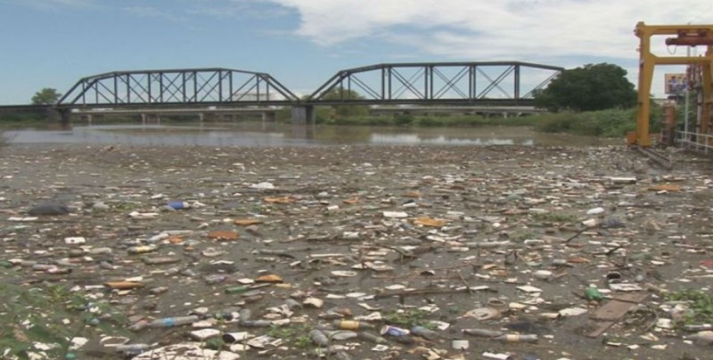 Sanción severa, para quien tire basura en ríos, canales y arroyos