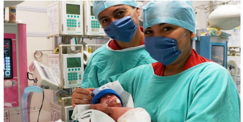 Logran nacimiento de bebé 14 días después de la muerte de su gemela