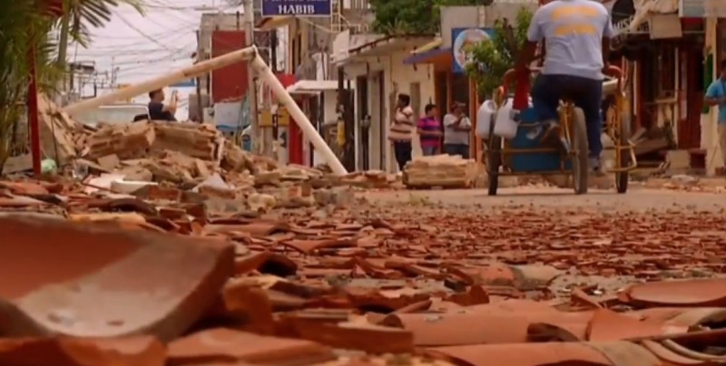 En Juchitán, todavía hay escombros del sismo en las calles