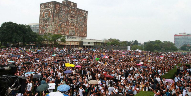 Con megamarcha, estudiantes rechazan violencia en la UNAM