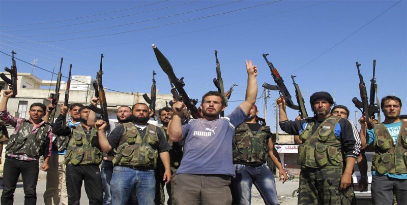 Israel armó a rebeldes sirios, según la revista "Foreign Policy"