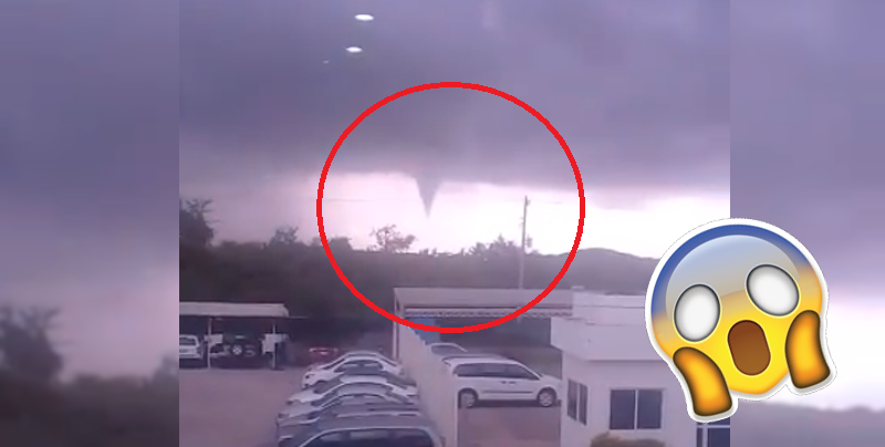 Supuesto tornado visto en el aeropuerto de Mazatlán