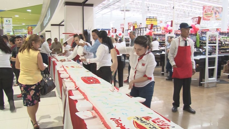 Casa Ley celebra junto a sus clientes el 64 aniversario