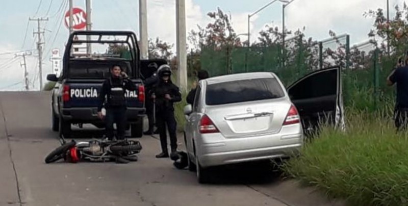 Persecución y enfrentamiento deja un policía herido