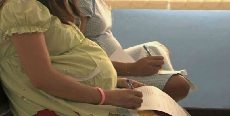 Buscan prevenir embarazo en adolescentes