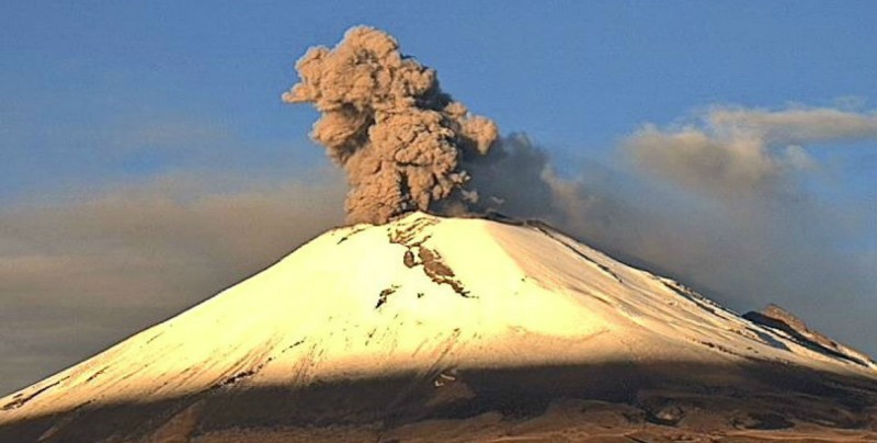 Popocatépetl lanza explosión con gran contenido de ceniza