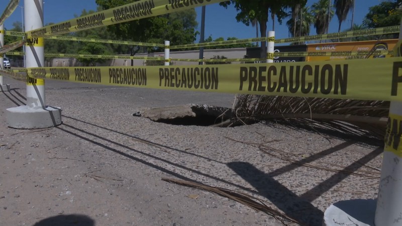 Se abre socavón sobre el Blvd. Centenario