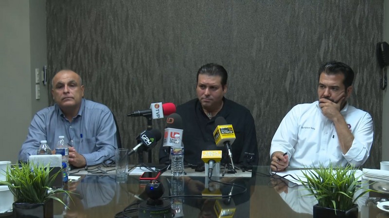 Zamora se compromete con IP reunirlos con director de CFE
