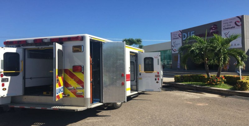 Entregan ambulancia Rotarios en Acción de México y Canadá a DIF Sinaloa