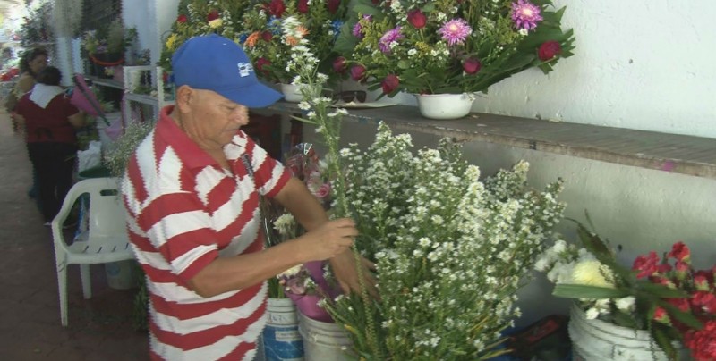 Presenta Ayuntamiento alternativa para vendedores de flores