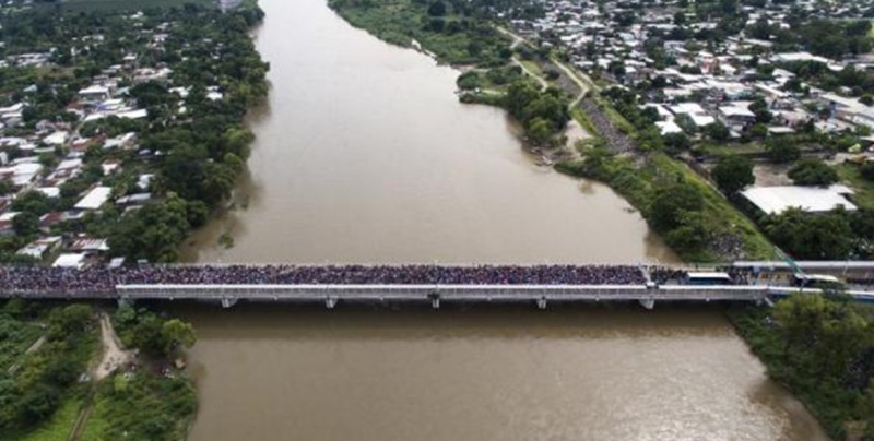 Cerca de 3 mil migrantes arribaron el Puente Internacional Suchiate