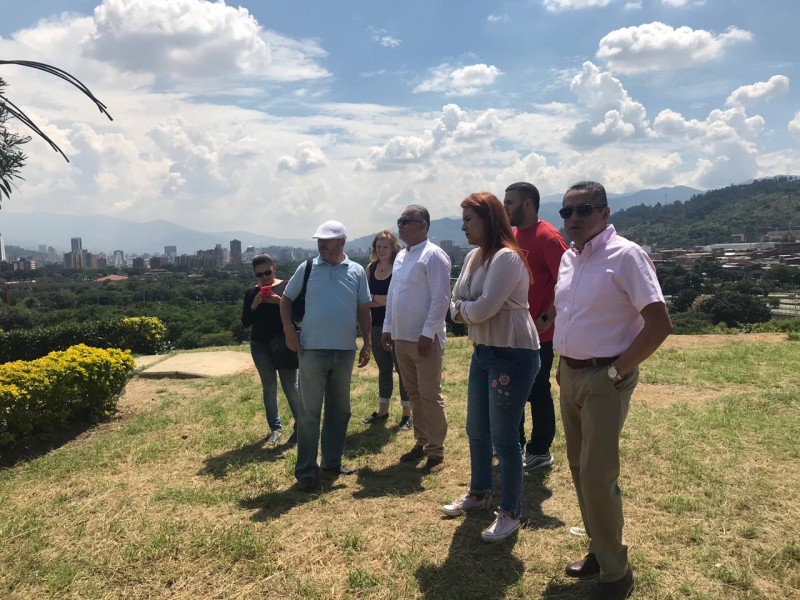 Manuel Pineda recorre Medellín, capital mundial de la inclusión y la innovación social