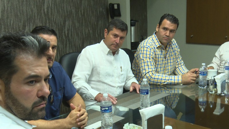 Se reúne alcalde electo Billy Chapman con empresarios locales