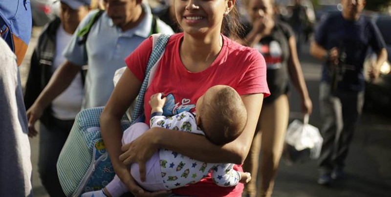Unicef estima que unos 2.300 niños viajan en caravana migrante