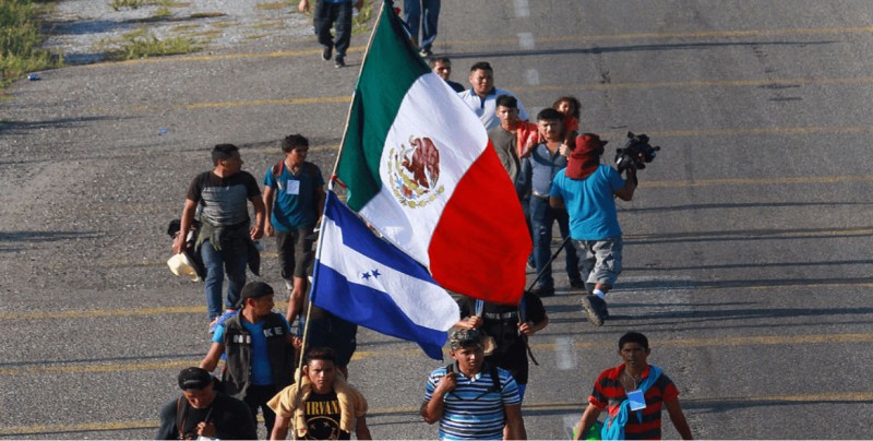 Caravana de migrantes avanza de Oaxaca a Veracruz