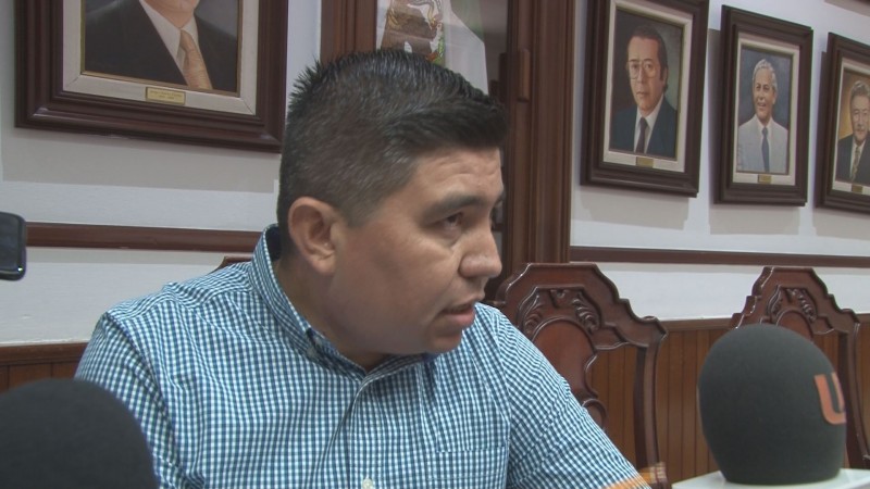 Presenta regidor iniciativa para reducir sesiones privadas de cabildo