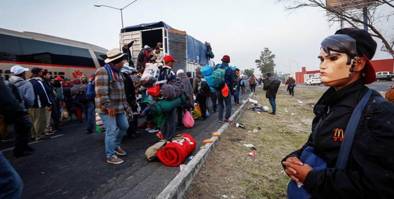 Caravana migrante avanza rumbo a Guadalajara en su trayecto hacia EU
