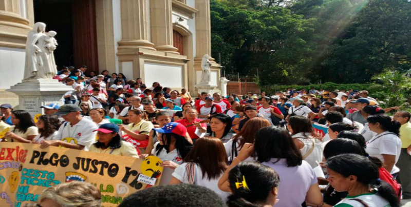 Docentes venezolanos exigen mejoras salariales