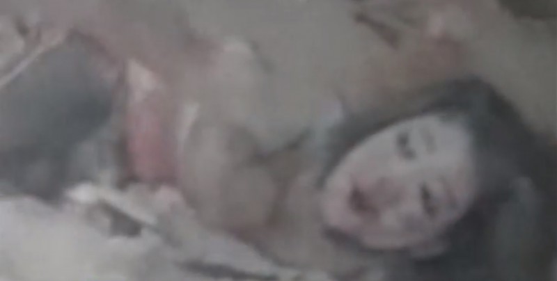 #Video Desesperante rescate a mujer bajo los escombros