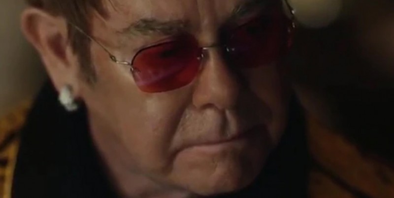 El emotivo comercial que Elton John grabó para Navidad