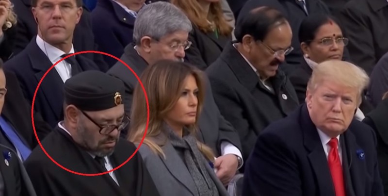 Rey de Marruecos se queda dormido en ceremonia (y Trump lo cacha)