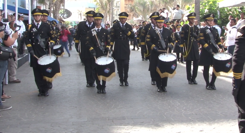 Realizan en Mazatlán tradicional desfile