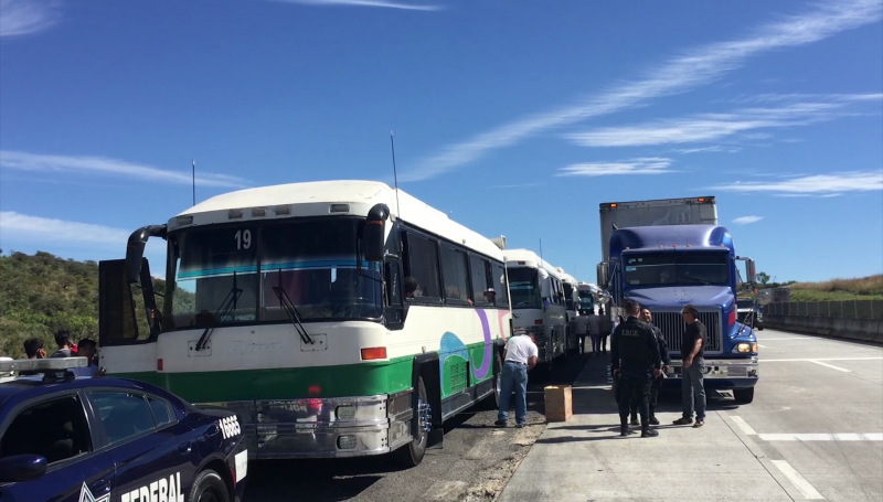 Avanza caravana de migrantes, cruzan Sinaloa