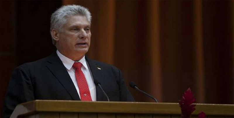 El presidente cubano recibe a grupo de más de 200 médicos retirados de Brasil