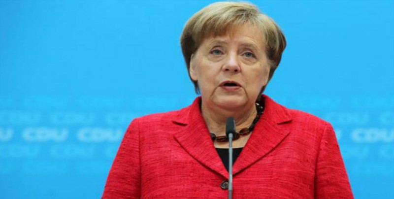 Merkel pide a Putin distensión y diálogo en conflicto con Ucrania