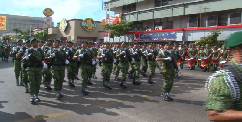 Desfilan mas de 3 mil efectivos militares, como bienvenida a los operativos en Sinaloa