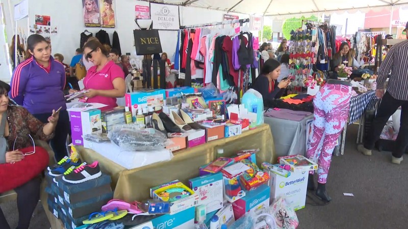 Mujeres empresarias promueven sus productos