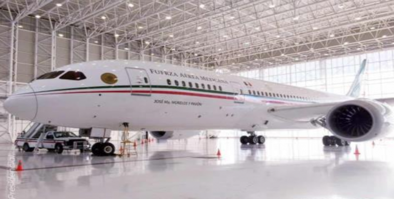 Se va de México el avión presidencial