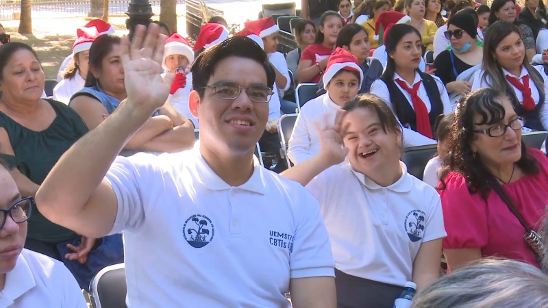 Realizan desfile por el día de personas con discapacidad