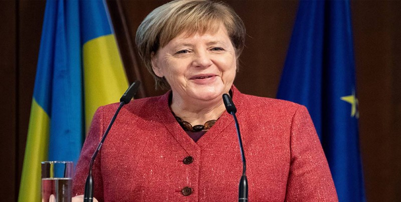 Merkel pide cohesión y defiende el centrismo al despedirse como líder de CDU
