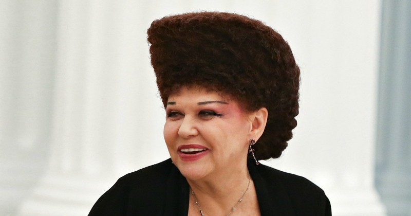 Memes de la senadora rusa con extraño peinado que se retirará de su cargo