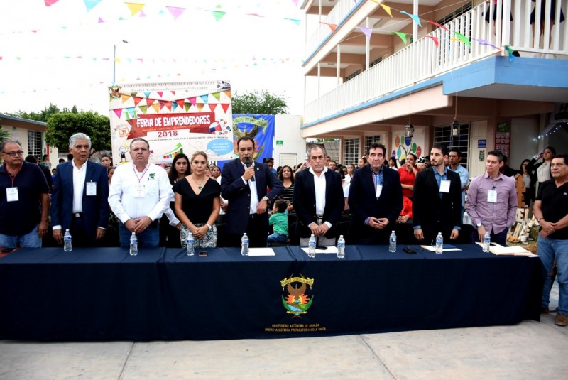 Estudiantes de preparatoria de Villa Unión, presentan innovadores proyectos empresariales