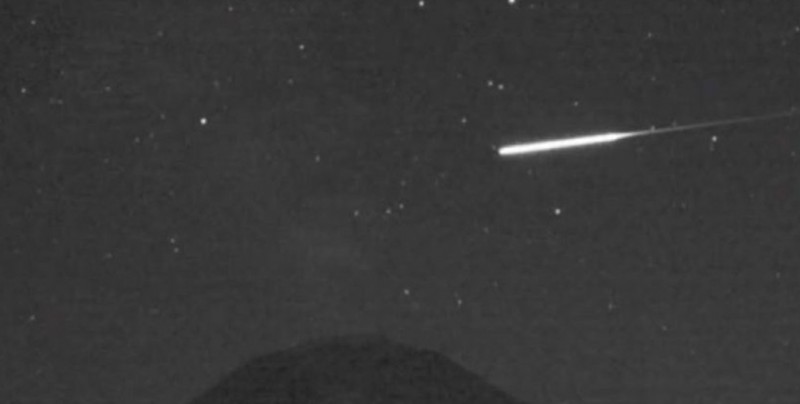 Cámaras del volcán Popocatépetl captan la caída de un meteoro