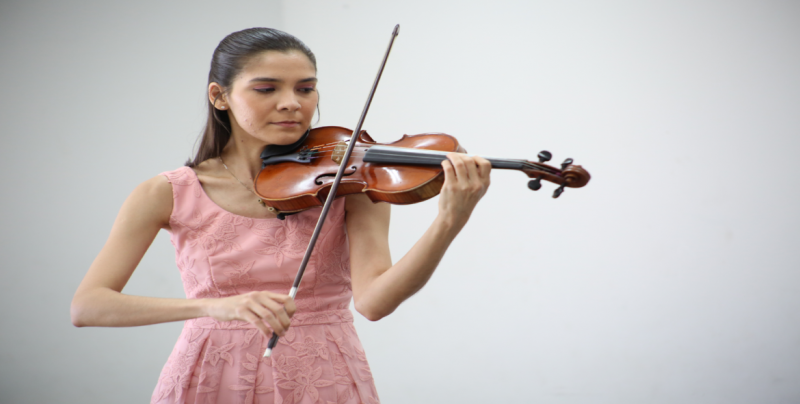 María Alejandra es aprobada como intérprete de violín